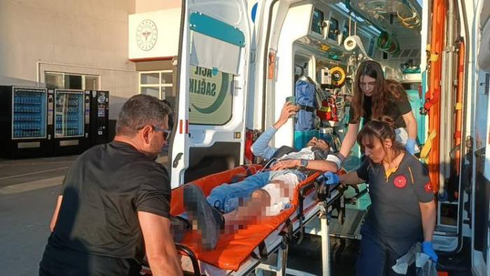Sokakta Karşılaştığı Arkadaşı Tarafından Bıçaklandı, Olay Anı Kameraya Yansıdı