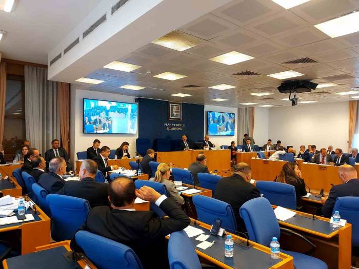 Konutların Turizm Amaçlı Kiralanmasına İlişkin Kanun Teklifi Komisyonda Görüşülmeye Başlandı