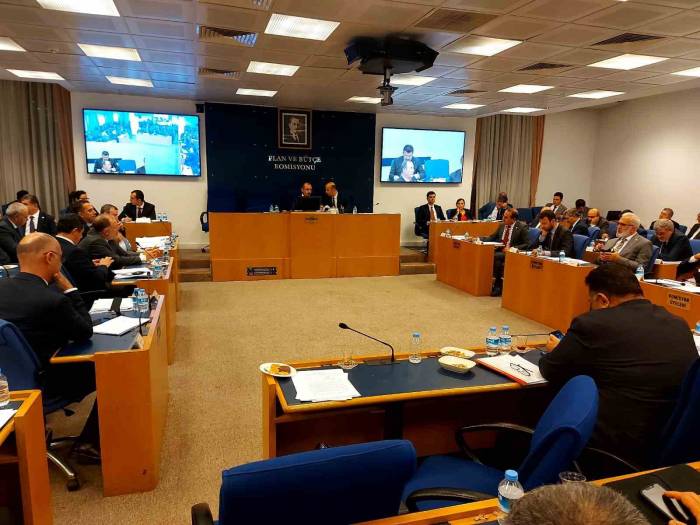 ’emekliye Tek Seferlik 5 Bin Liralık Ödeme’ Düzenlemesi Plan Bütçe Komisyonu’nda Kabul Edildi