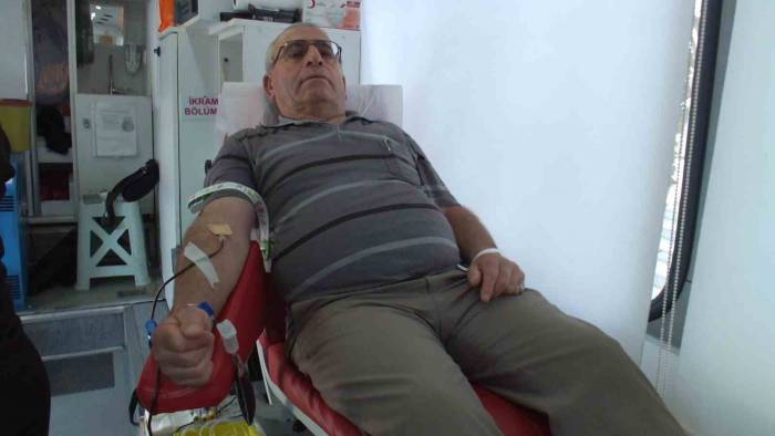 15 Yıldır Düzenli Kan Veriyor