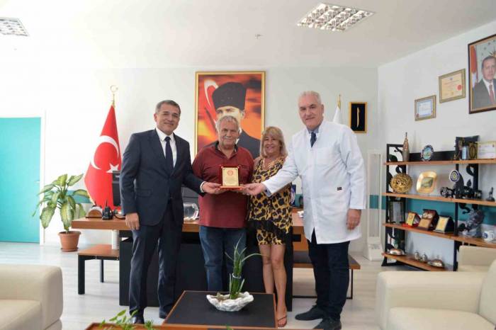 Muğla Eah’ta Bağışçıya Teşekkür Plaketi