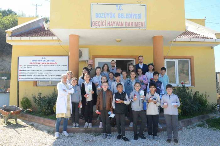 Öğrencilerden Hayvan Barınağına Ziyaret