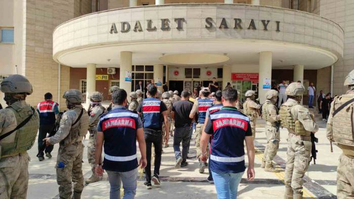 Şanlıurfa Merkezli Terör Operasyonunda Yakalanan 8 Şüpheli Adliyede
