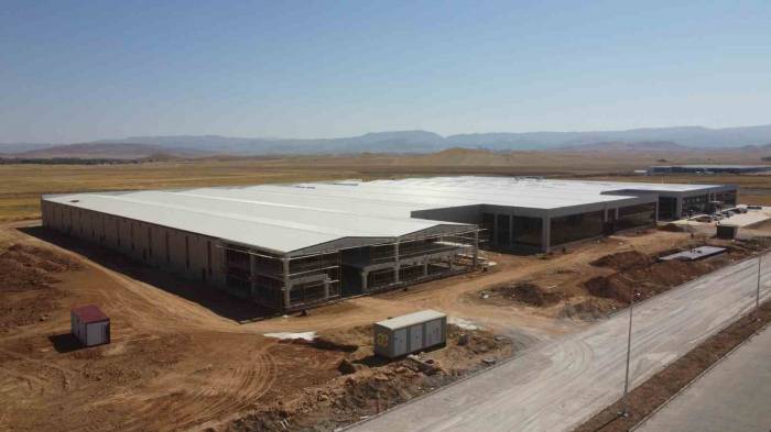 Fabrikalar Bir Bir Yükseliyor, Tamamlandığında 40 Bin Kişiye İstihdam Sağlayacak