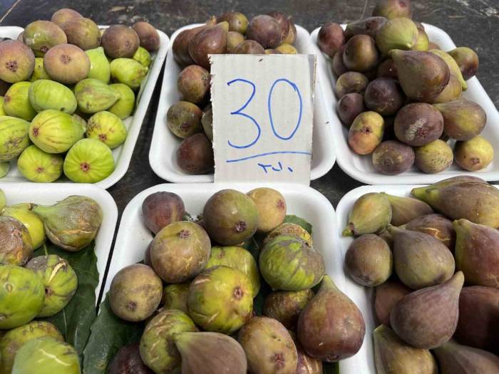 Tezgahlarda İncir Bereketi: Kilosu 30 Lira