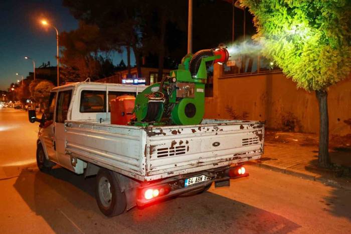 Uşak Belediyesi Ekipleri İlaçlama Çalışmalarına Devam Ediyor