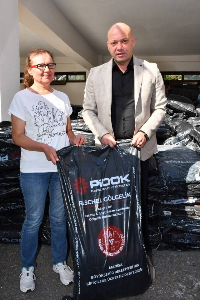 Salihli’de 500 Üreticiye 2 Bin Zeytin Toplama Örtüsü