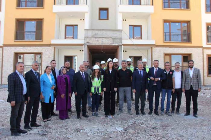 Ak Parti Genel Başkan Yardımcısı Karaaslan: “Konut Değil Yaşam Alanları Yapıyoruz”