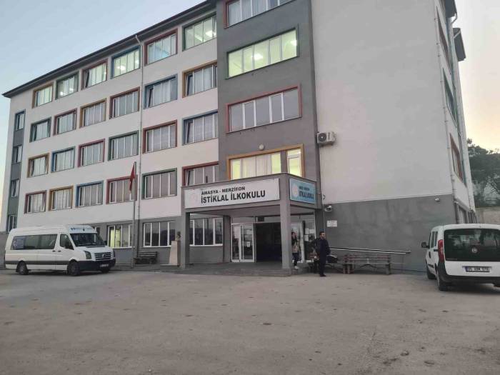 Merzifon’da 14 Öğrenci Gıda Zehirlenmesi Şüphesiyle Hastanelik Oldu