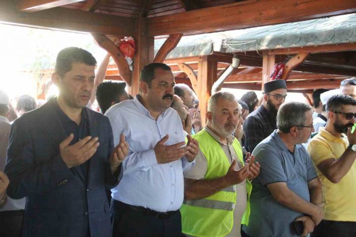 İsrail İşgalinde Ölen Filistinliler İçin Gıyabi Cenaze Namazı Kılındı