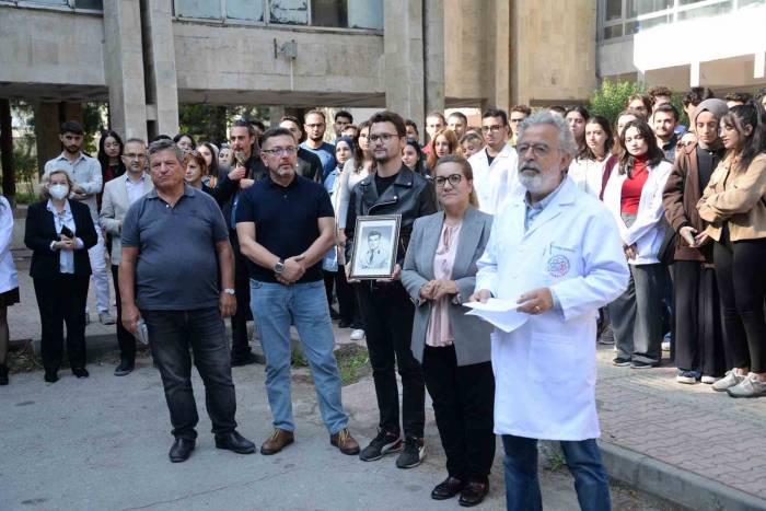 Vasiyeti Üzerine Tıp Fakültesi’nde 4 Yıl Kadavra Olarak Kullanıldı...naaşı Törenle Ailesine Teslim Edildi