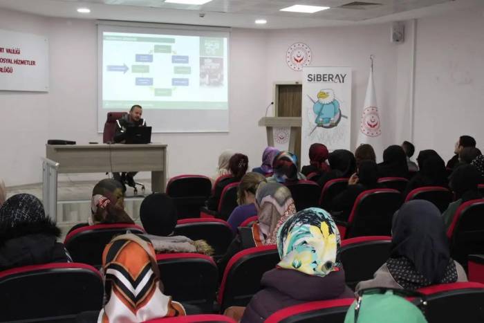 Bayburt Polisinden Ailelere ‘Siber Zorbalık’ Eğitimi