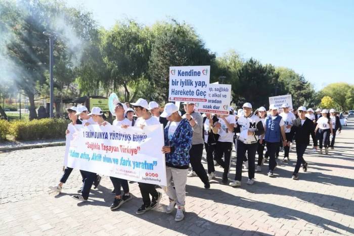 ’sağlıkla Yaşayan Türkiye’ Temalı Farkındalık Yürüyüşü Yapıldı