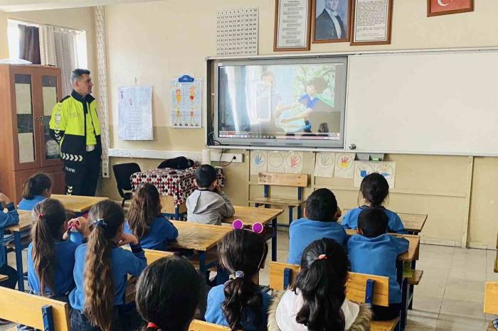 Tatvan’da “Trafik Kuralları Ve Trafik Güvenliği” Semineri Düzenlendi