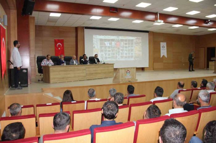 Muhtarlara ‘Yerinde Dönüşüm’ Anlatıldı