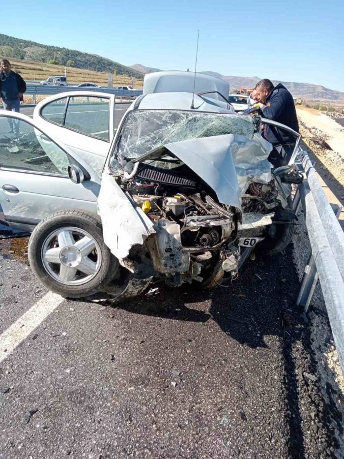 Çorum’da İki Otomobil Çarpıştı: 1 Ölü, 2 Yaralı