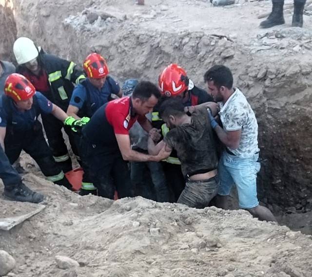 Göçük Altında Kalan Bir İşçi Kurtarılarak Hastaneye Kaldırıldı