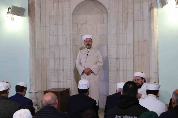 Diyanet İşleri Başkanı Erbaş: “Zulme Karşı Müslümanların Tek Yumruk Olması Gerekiyor”