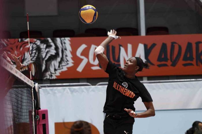 Eczacıbaşı Dynavit, Sezonun İlk Maçına Çıkıyor