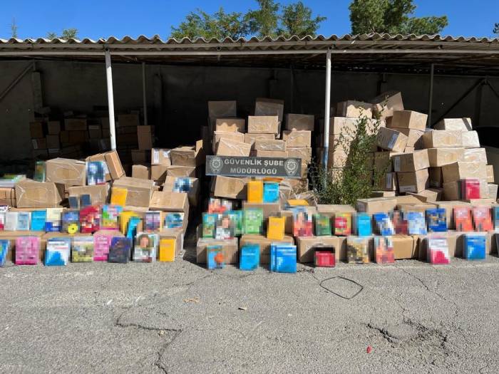 Erzincan’da 30 Milyon Liralık Bandrolsüz Korsan Kitap Ele Geçirildi