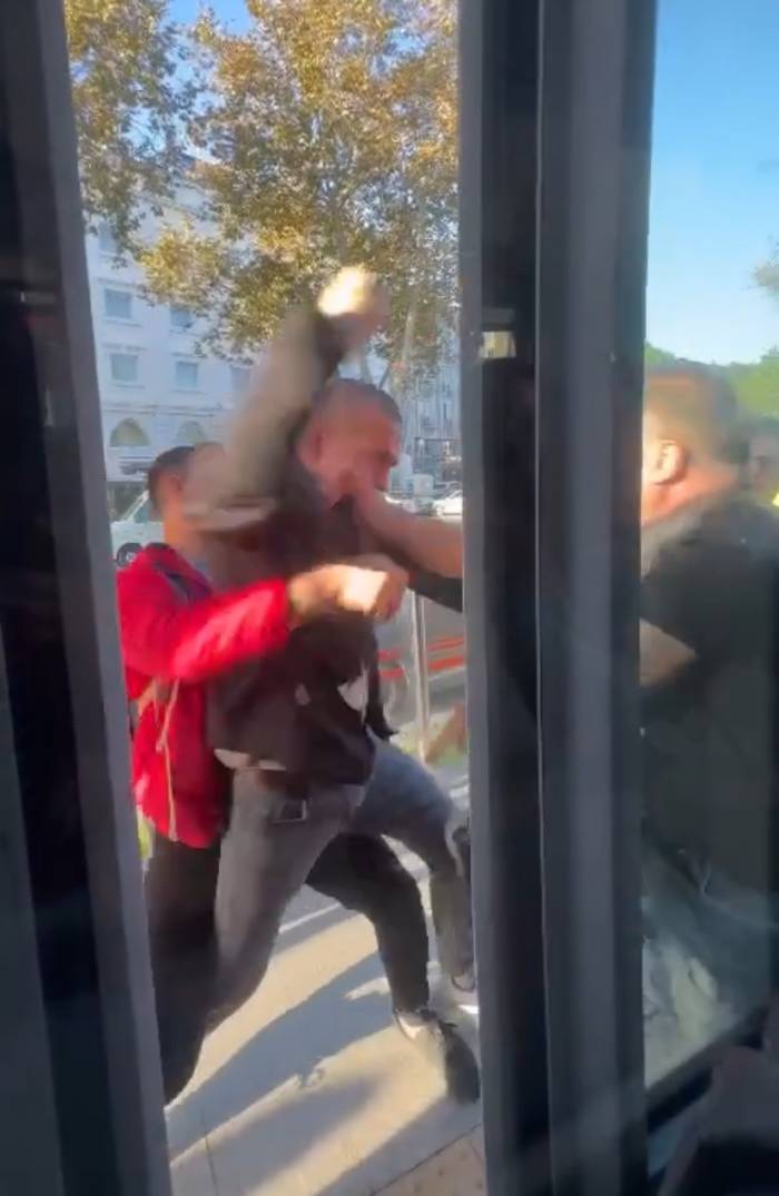 İstanbul’da Tramvay Durağı Boks Ringine Döndü