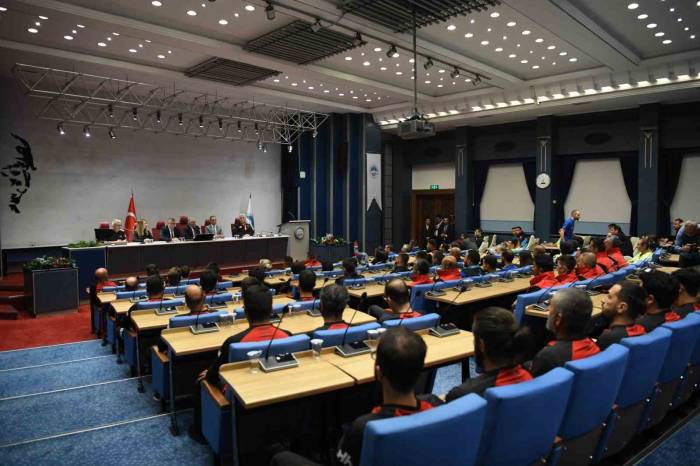 Başkan Büyükkılıç’tan Afetin İsimsiz Kahramanlarına Plaket