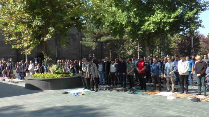 Hayatını Kaybeden Filistinliler İçin Kayseri’de ‘Gıyabi Cenaze Namazı’ Kılındı