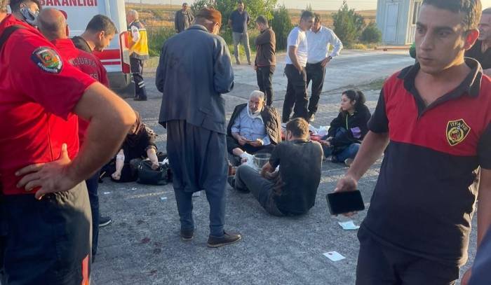 Şanlıurfa’da 1 Kişinin Öldüğü, 14 Kişinin Yaralandığı Otobüs Kazasının Görüntüleri Ortaya Çıktı