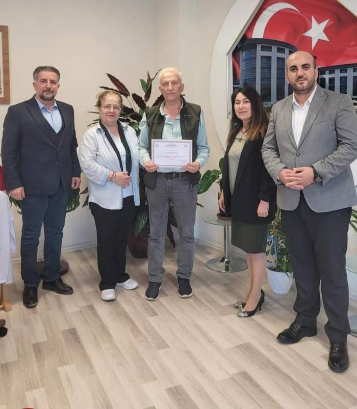 Hastanedeki Tedavisinden Sonra Tekerlekli Sandalye Bağışında Bulundu
