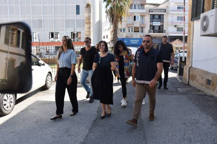 Kktc’de Eski Başbakan Siber, Sahte Reçete Skandalında Hakim Karşısına Çıktı
