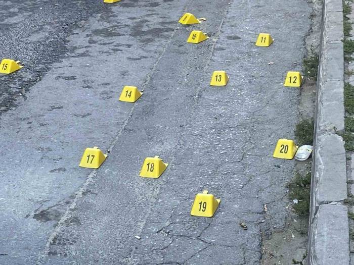 Seyir Halindeki Araç Kurşun Yağmuruna Tutuldu: 1 Yaralı