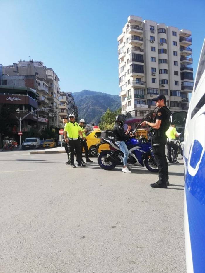 Manisa’da Motosiklet Ve Motorlu Bisikletlere Sıkı Denetim