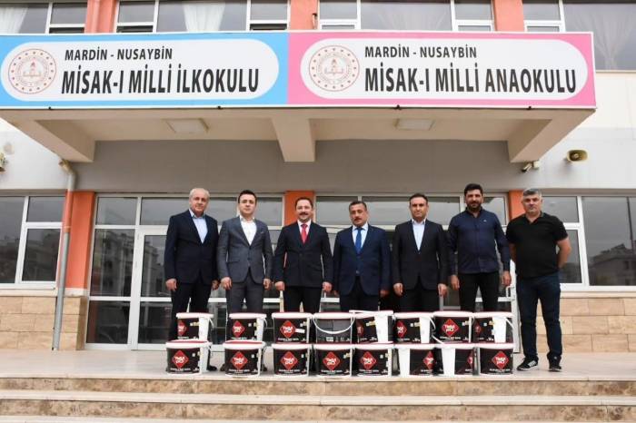 Nusaybin’de Okullara Boya Desteği