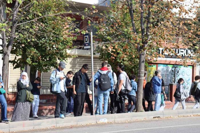 Kış Geliyor Öğrenciler Durak İstiyor