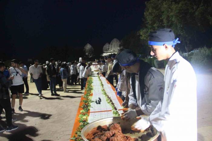 Şanlıurfa’da 63 Metrelik Çiğköfte Dürümü Rekoru