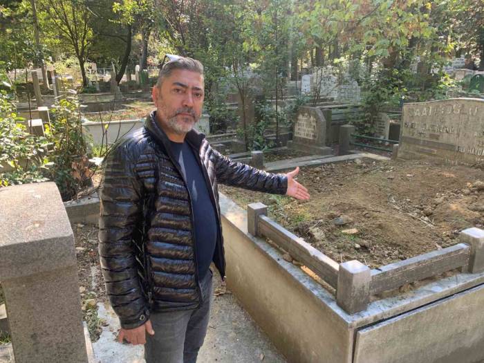 Başıboş Köpekler Süleyman Seba’nın Mezarını Tahrip Etti