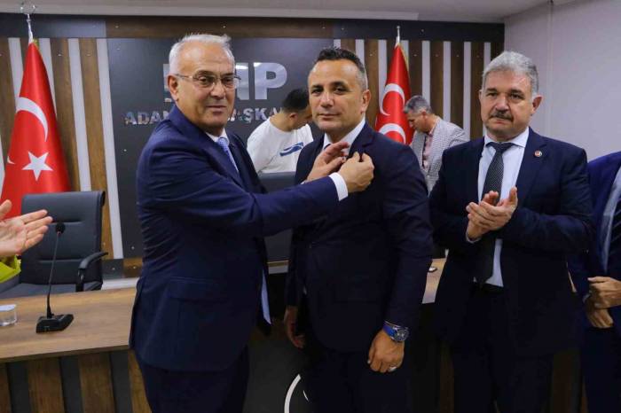 Zafer Partisi’nden İstifa Edenler Törenle Mhp’ye Katıldı