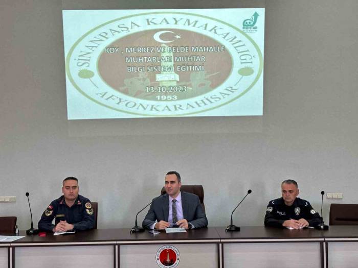 Sinanpaşa’da Muhtarlara Eğitim Verildi