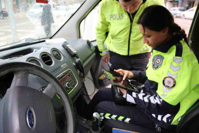 Trafik Denetiminde Kurallara Uymayan Sürücülere 271 Bin 137 Tl Para Cezası Kesildi