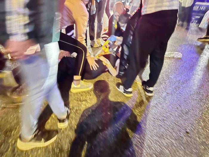 Akhisar İki Otomobil Çarpıştı, 4 Kişi Yaralandı