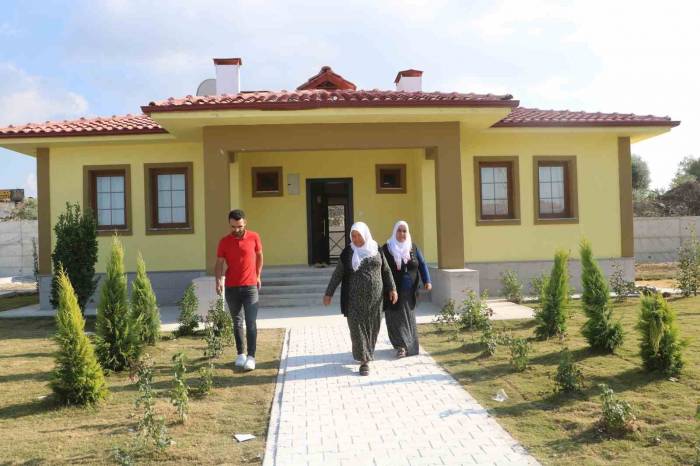 Enkaz Kentte Depremzedeler, Hayal Bile Edemedikleri Evlerine Kavuştular