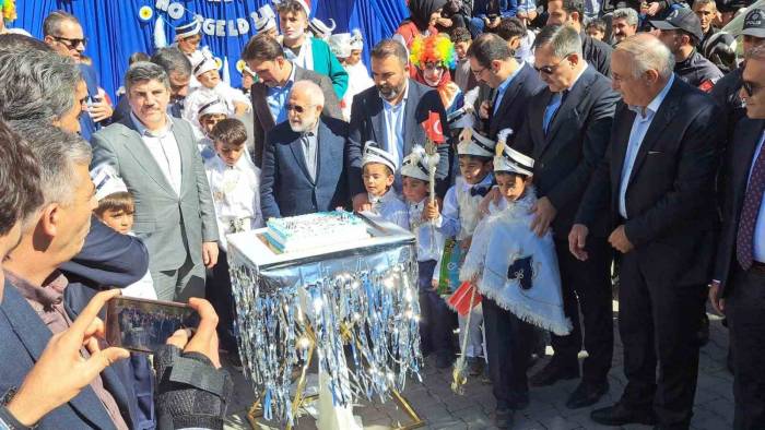 ’26. Adilcevaz Ceviz Festivali’ Renkli Görüntülere Sahne Oldu