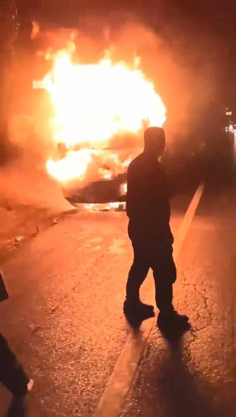 Bursa’da Seyir Halindeki Kamyonet Alev Topuna Döndü