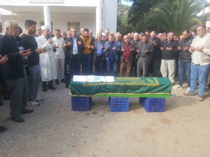 Başkan Ahmet Kanlı Son Yolculuğuna Dualarla Uğurlandı