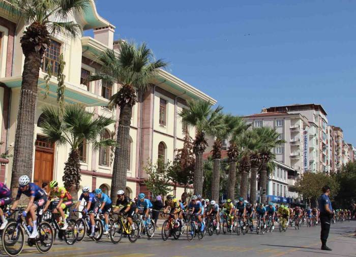 Cumhurbaşkanlığı Bisiklet Turu Manisa Ayağı Geçildi