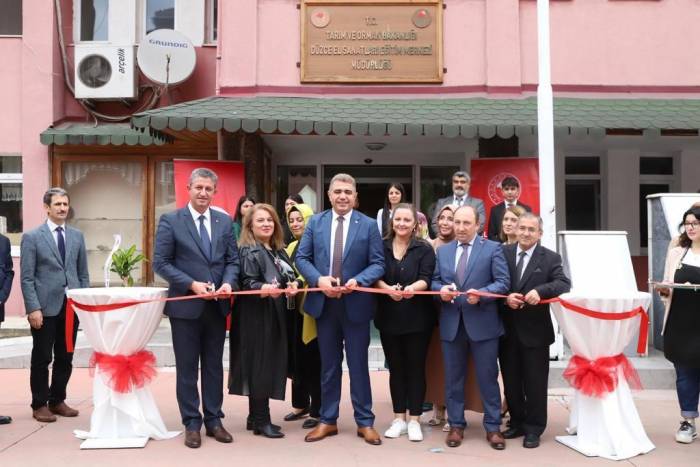 Cumhuriyet’in 100’ü Sanat Sergisi Açıldı