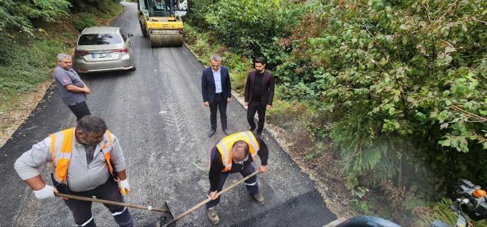 Köy Yolları Asfaltlama Çalışmaları Sürüyor