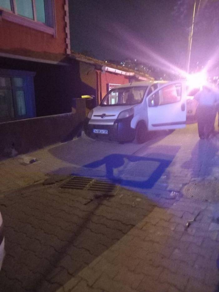 Eyüpsultan’da Polisin Kovaladığı Aracın Bagajından Cephanelik Çıktı