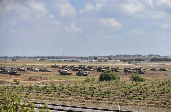 İsrail Tanklarla Cephe Hattını Genişletiyor