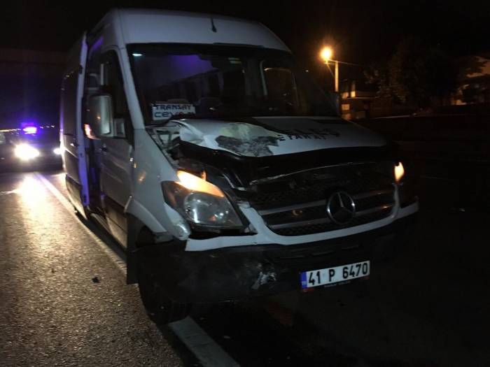Servis Minibüsü İle Belediye Otobüsü Çarpıştı: 1 Yaralı